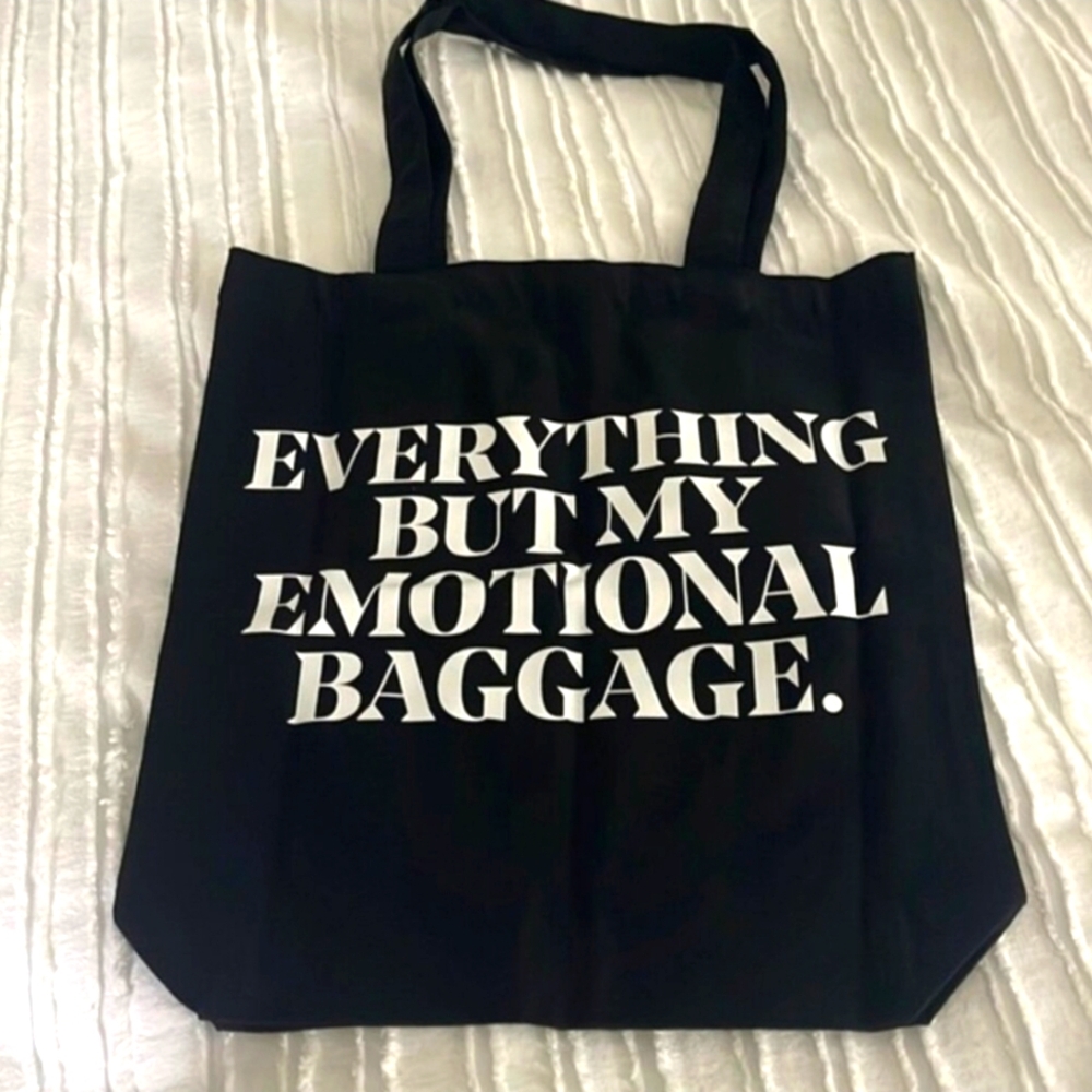 IL Makiage Tote Bag. Black. One Size.